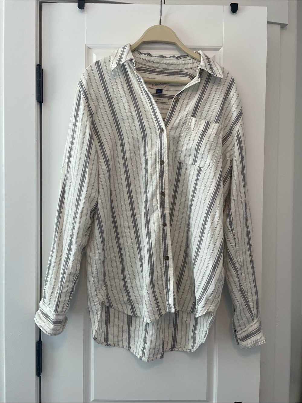 Universal Thread White and Gray Striped Relaxed Fit Shirt